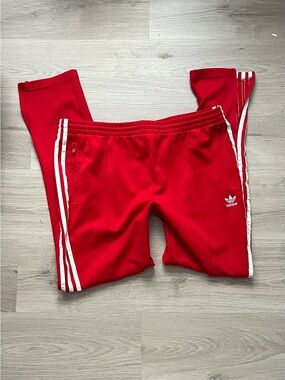 2000s romcom athletic wear red authentic adidas white striped tracksuit pant
